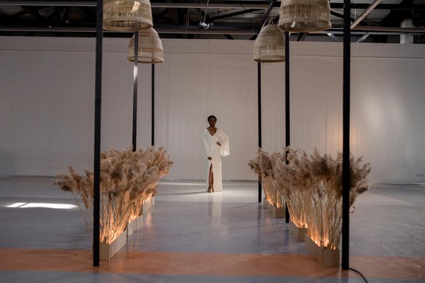 Découvrez les secrets essentiels pour porter des robes bustier en hiver sans avoir froid !